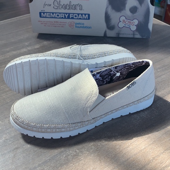 NWT Skechers BOBS Memory Foam Slip On Tan Canvas - Picture 5 of 5